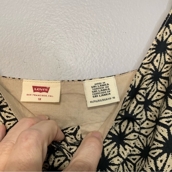 Levi’s tan and black floral star sundress. Size‎ 1X - Picture 3 of 10